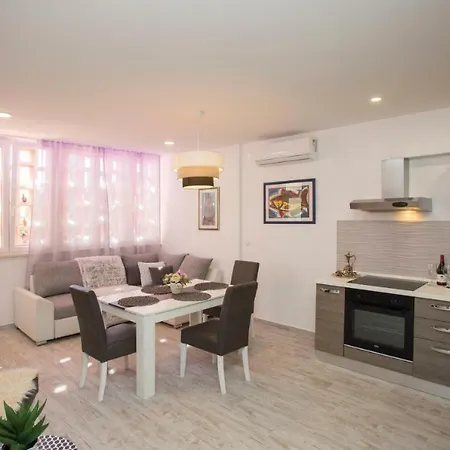 Lux Draga With Balkony شقة سبليت